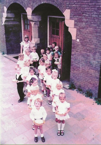 Umdracht kleuters strooiselmandjes 1970